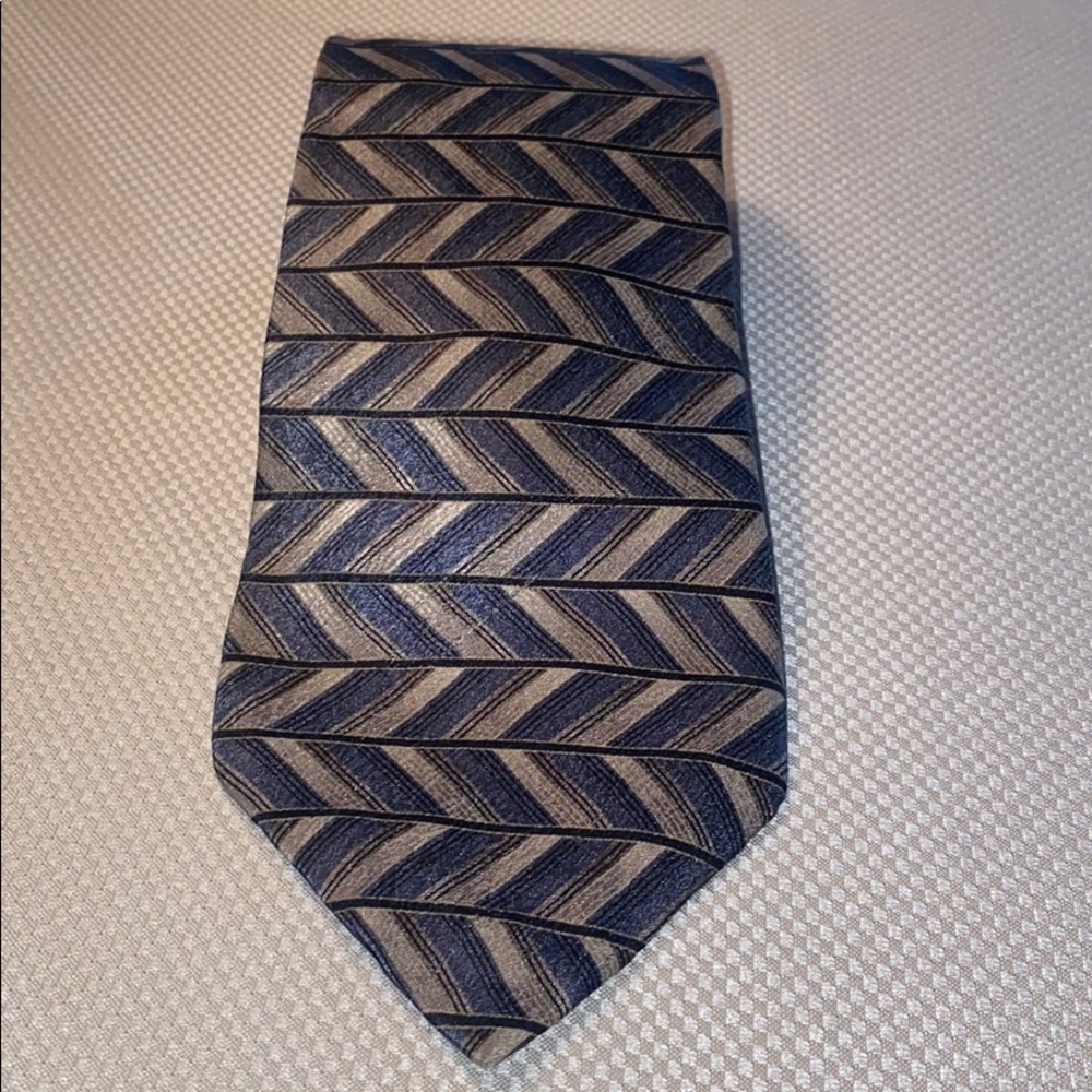 Stafford Mens 100% Silk Geometric Chevron Tie Blue & Beige Made In USA